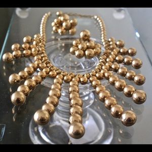 NAPIER RUNWAY BIB NECKLACE EARRINGS ANTIQUE GOLD TONE SET VINTAGE 1960’s